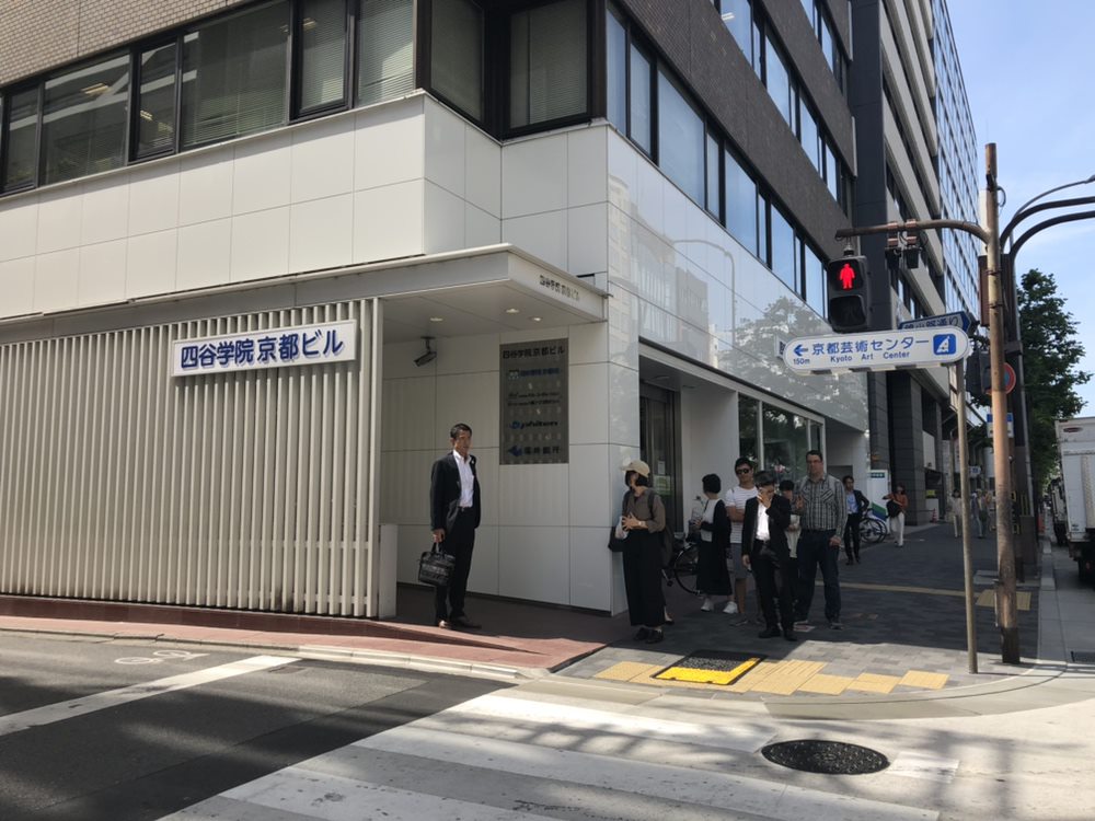 01:錦小路通りを直進