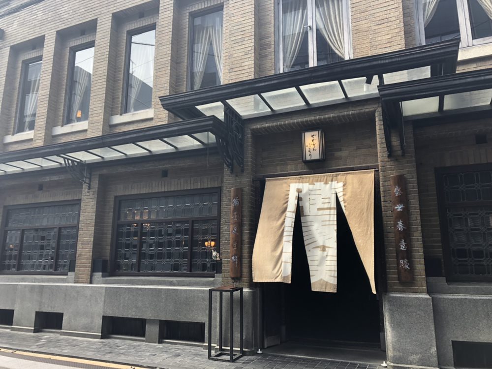 03:右手に中華料理屋さん