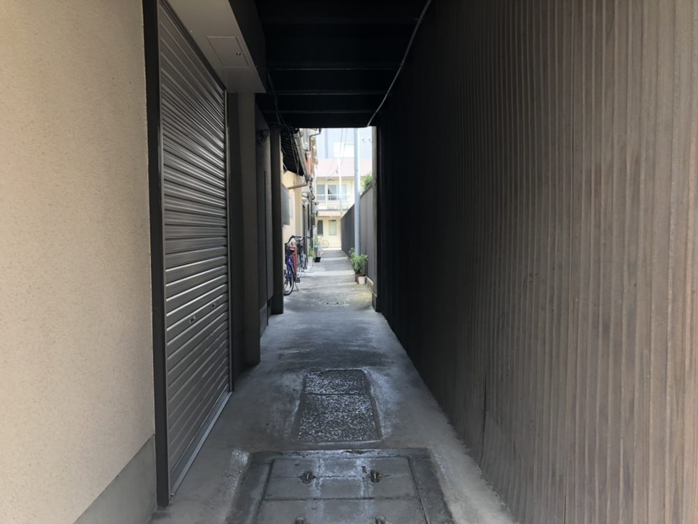 06:細い路地を直進